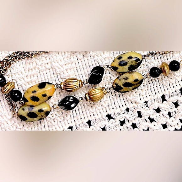 Elegant Gold and Black Beaded Necklace - Picture 3 of 6
